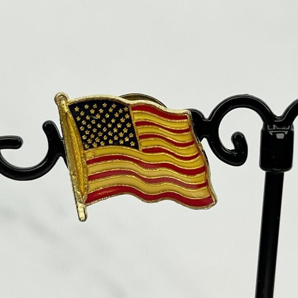 Vintage Waving American Flag America USA Flair Pin Pinback